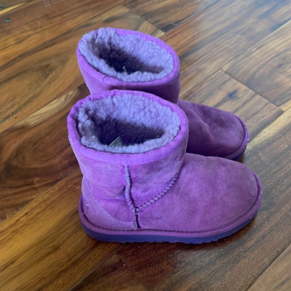 Kids purple uggs, size 11